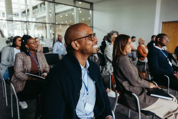 Délégations réunies lors d'une rencontre institutionnelle